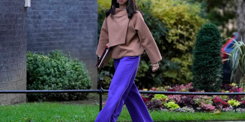 Ist ihr Amt als britische Innenministerin los: Suella Braverman. - Foto: Kirsty Wigglesworth/AP