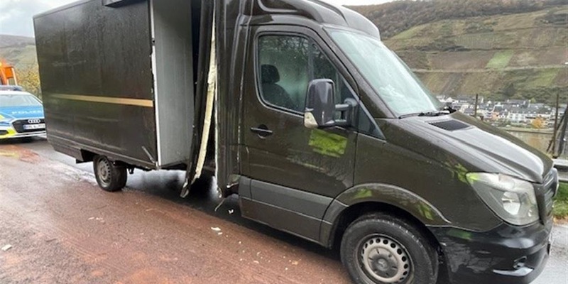 POL-PDWIL: Verkehrsunfall mit Lieferfahrzeug auf der B53 - Foto: presseportal.de