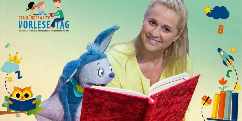 KiKA-Vorleseaktion zum Bundesweiten Vorlesetag im Livestream / Singa und Fledermaus Fidi treffen Lesebegeisterte am 17. November 2023 im Baumhaus-Set - Foto: presseportal.de
