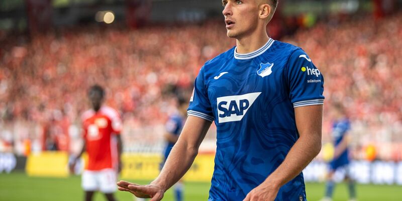 Sein Verein freut sich mit ihm über die DFB-Nominierung: Hoffenheims Grischa Prömel. - Foto: Andreas Gora/dpa