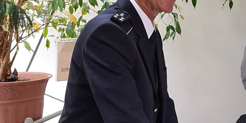 HZA-RO: Zollamt Bad Reichenhall-Autobahn empfängt interessierte Reisegruppe von Polizisten und deren Angehörige vom Polizeipräsidium Nordhessen / Überraschung über Vielfältigkeit der Aufgaben beim Zoll - Foto: presseportal.de