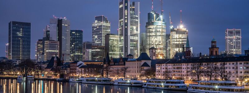 Banken waren am Steuerbetrug mit windigen Aktiendeals beteiligt - der Verein Finanzwende fordert schnellere Aufklärung. (Archivbild) - Foto: Frank Rumpenhorst/dpa