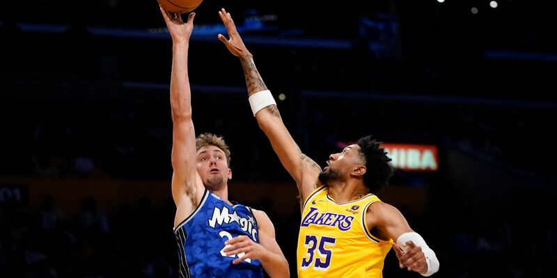 Die Orlando Magic wirken mit Franz Wagner (l) diese Saison wieder konkurrenzfähig. - Foto: Ryan Sun/AP/dpa