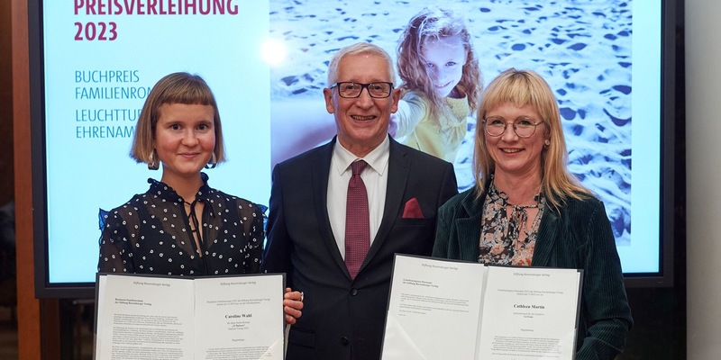 Auszeichnungen Buchpreis Familienroman und Leuchtturmpreis Ehrenamt in Berlin überreicht - Foto: presseportal.de