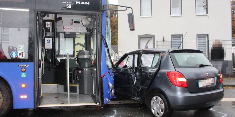 POL-RBK: Leichlingen - Zwei Personen bei Wendemanöver von Pkw leicht verletzt - Foto: presseportal.de
