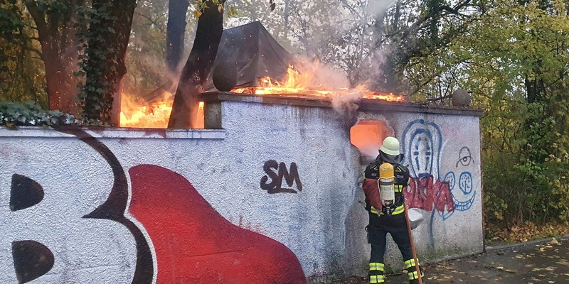 FW-M: Gartenhaus in Vollbrand (Schwabing) - Foto: presseportal.de