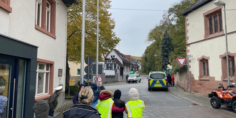 POL-DA: Heppenheim: Blitz for kids/Schulkinder freuen sich - 17 grüne Karten verteilt - Foto: presseportal.de