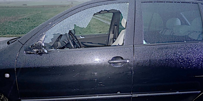 POL-HM: Autofahrer verursacht durch riskantes Überholen Verkehrsunfall und flüchtet von der Unfallstelle - Foto: presseportal.de