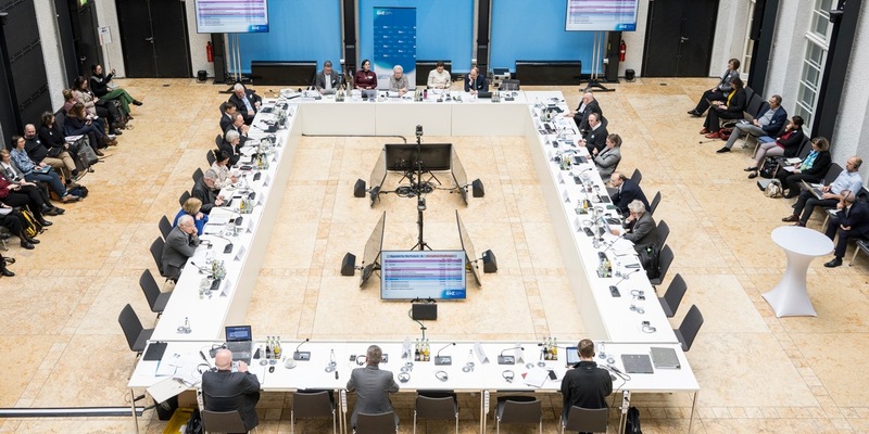 Die Stiftung EVZ steht an der Seite Israels und der Juden:Jüdinnen in Deutschland und Europa / Statement des Kuratoriums unter Vorsitz von Annette Schavan - Foto: presseportal.de