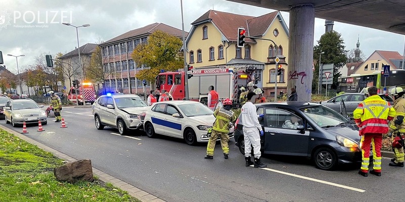 POL-PPWP: Bei Auffahrunfall Autos aufeinander geschoben - Foto: presseportal.de