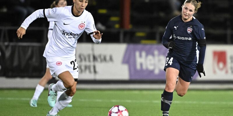 Sara Doorsoun (l) und die Eintracht-Frauen nehmen drei Punkte aus Schweden mit. - Foto: Johan Nilsson/TT News Agency via AP /dpa
