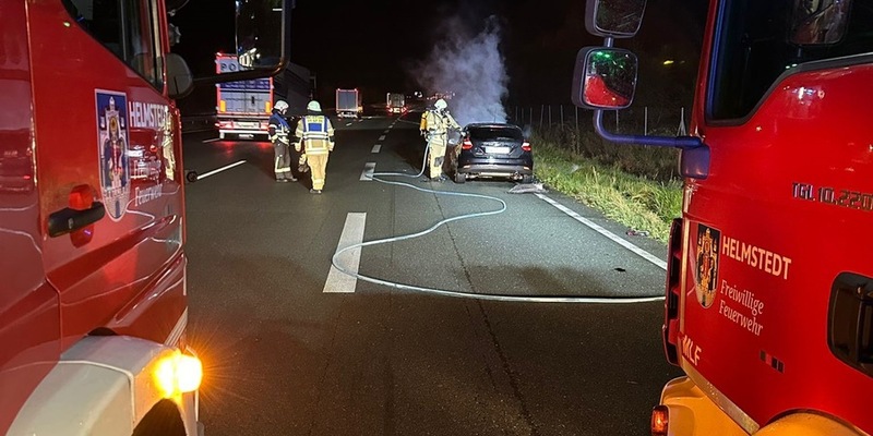FW Helmstedt: PKW Brand auf der BAB2, AS Rennau - Foto: presseportal.de