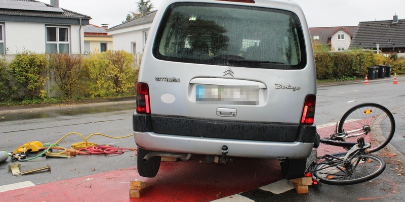 POL-RBK: Odenthal - Verkehrsunfall zwischen Pkw und Fahrrad - Fahrradfahrer erleidet lebensgefährliche Verletzungen - Zeugen gesucht - Foto: presseportal.de
