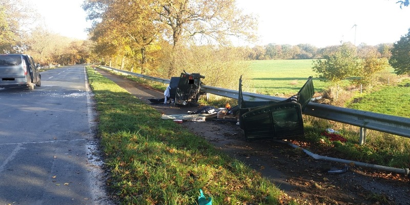 POL-CUX: Schwerer Verkehrsunfall auf der Landesstraße 135 zwischen Langen und Sievern (Lichtbild in der Anlage) - Foto: presseportal.de