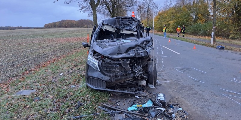 POL-ROW: ++ Unfall beim Überholen - 48-jähriger Autofahrer schwer verletzt ++ - Foto: presseportal.de