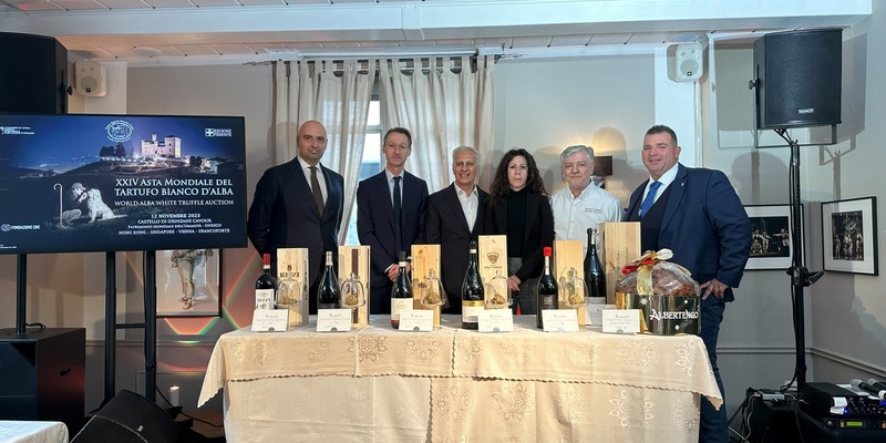 130.000 Euro Charity-Auktionserlös für einen Weißen Alba-Trüffel von 1004 g! / Feinschmecker-Event des Jahres: Brighella begeistert bei globaler Trüffelauktion - Foto: presseportal.de