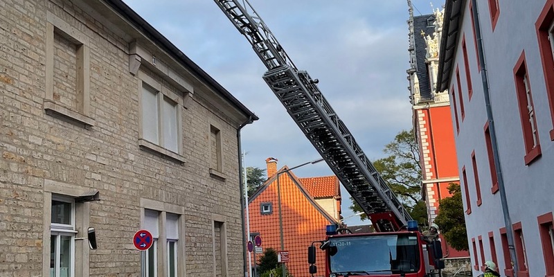 POL-ST: Kreis Steinfurt, Greven, Einbruchschutz zum Anfassen: Tipps am Infostand, Bürger berichtet von der Umrüstung seiner Fenster - Foto: presseportal.de