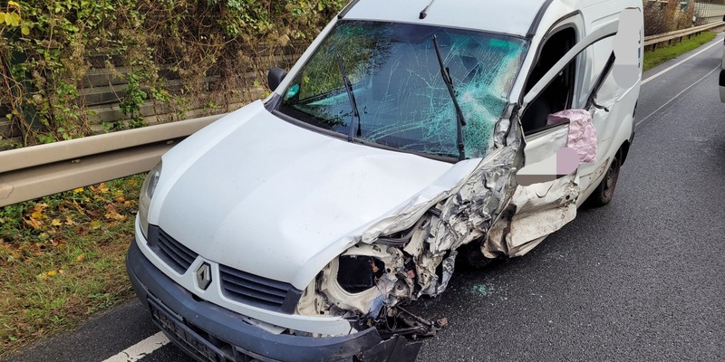 POL-NI: Schwerer Verkehrsunfall auf der B6 / Lemker Berg mit drei beteiligten Pkw und drei verletzten Personen - Foto: presseportal.de