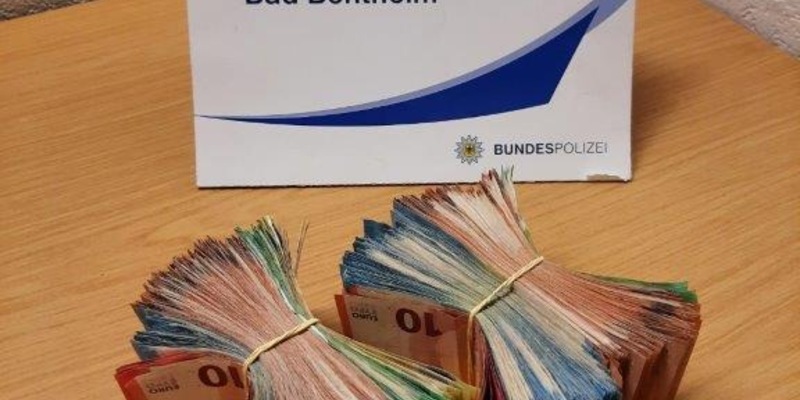 BPOL-BadBentheim: Rund 30.000 Euro Bargeld auf der Rücksitzbank / Clearingverfahren wegen Verdachts der Geldwäsche eingeleitet - Foto: presseportal.de