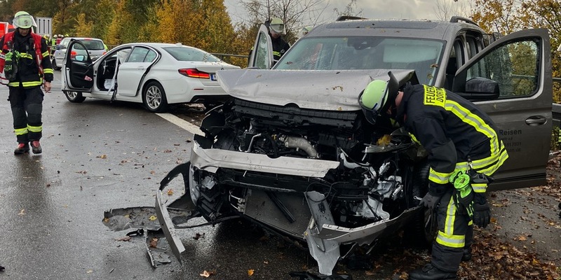 FW-DO: 15.11.2023 - Verkehrsunfall auf der A45 Zwei PKW nach Unfall auf dem Mehrzweckstreifen - Foto: presseportal.de