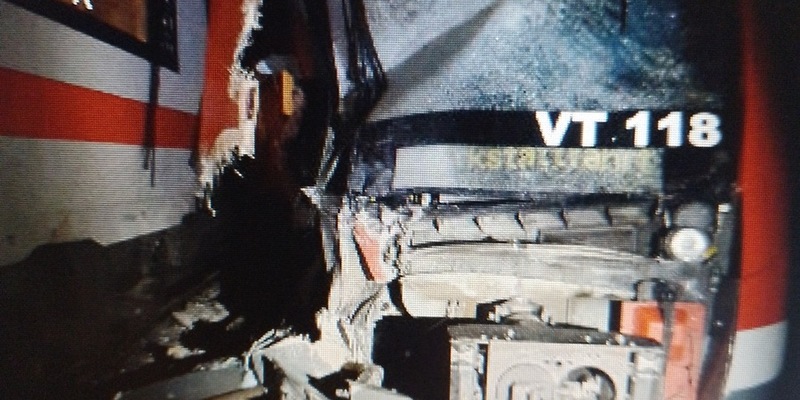 BPOL-HB: Zugkollision: ICE touchiert Regionalzug - Foto: presseportal.de