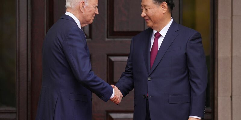 Joe Biden und Xi Jinping bei einem Spaziergang: China sei bereit, «ein Partner und Freund» der Vereinigten Staaten zu sein. - Foto: Doug Mills/The New York Times/AP/dpa