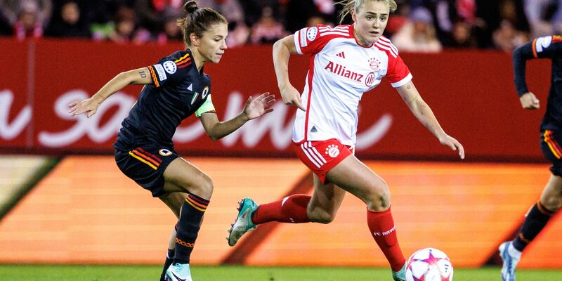 Die Bayern-Frauen um Georgia Stanway (r) verspielten gegen die AS Rom eine 2:0-Führung. - Foto: Matthias Balk/dpa