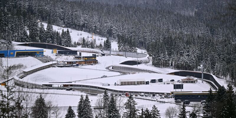 Deutsche Eis-Bahnen wollen sich um die Gastgeber-Rolle für die Winterspiele 2026 bemühen. - Foto: Martin Schutt/dpa