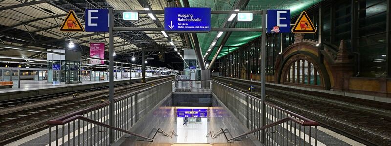Leere Bahnsteige im Erfurter Hauptbahnhof. - Foto: Martin Schutt/dpa
