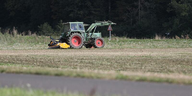 Bauer auf Traktor (Archiv) - Foto: über dts Nachrichtenagentur