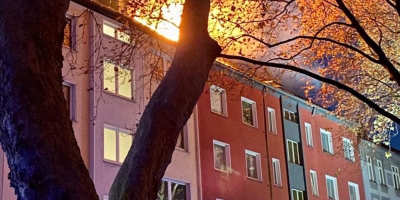 FW-DO: Feuer in Dortmunder Nordstadt - Flammen schlugen aus dem Dach - Foto: presseportal.de