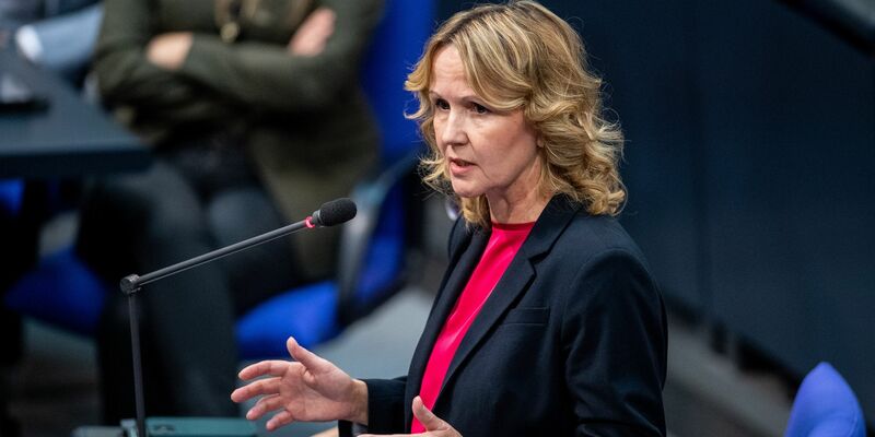 «Klimaschutz und Klimavorsorge verursachen Kosten. Aber wenn wir das unterlassen würden, wären die Kosten ein Vielfaches höher»: Steffi Lemke. - Foto: Melissa Erichsen/dpa