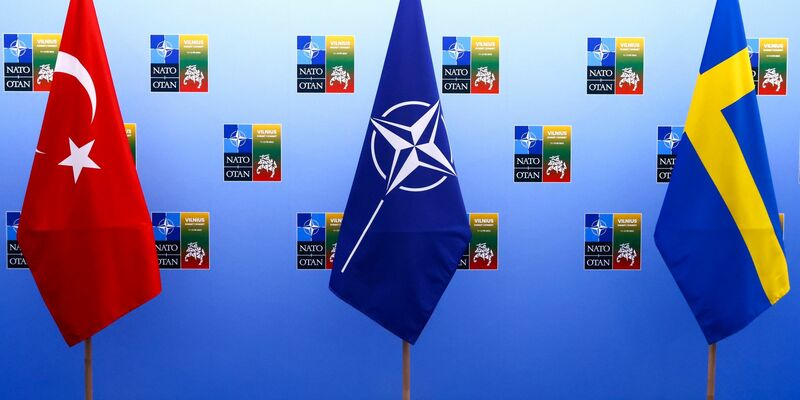 Die Türkei hatte den Nato-Beitritt Schwedens blockiert und aus ihrer Sicht unzureichenden Einsatz Schwedens gegen «Terrororganisationen» begründet. - Foto: Yves Herman/Reuters/AP/dpa