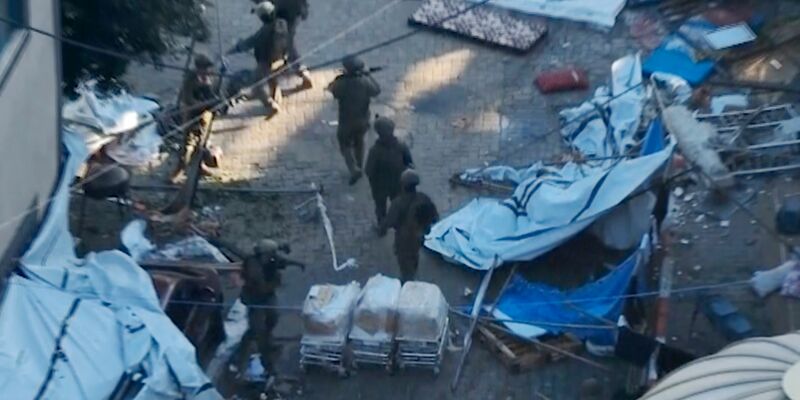 Israelische Soldaten in der Nähe des Schifa-Krankenhauses in Gaza-Stadt. - Foto: Israel Defense Forces/IDF/AP/dpa