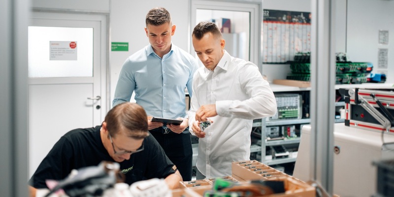 Wie Industrieunternehmen mithilfe von Social Recruiting zum Jahreswechsel passende Fachkräfte gewinnen - Robert Kirs von der Social Media Schwaben GmbH klärt auf - Foto: presseportal.de