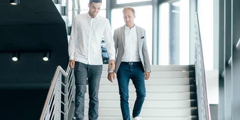 Sascha Röwekamp und Constantin Michel: Auslandsrecruiting in der Automobilbranche durch KI - Foto: presseportal.de