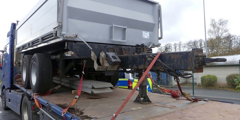 POL-OH: Tonnenschwere Ladung ohne wirksame Sicherung beinahe auf die Autobahn gefallen - Kraftfahrer dankbar für Polizeikontrolle - Foto: presseportal.de