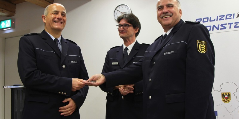 POL-KN: (Mühlheim a.D. / Lkr. TUT) - Nach 25 Jahren übergibt Günther Heni die Leitung des Polizeipostens Mühlheim an Stephan Ebinger - Foto: presseportal.de