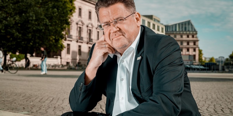 Stephan Brandner: Erneuter Anschlag auf Brandenburger Tor trotz Polizeischutz zeigt Wehrlosigkeit des Staates - Foto: presseportal.de