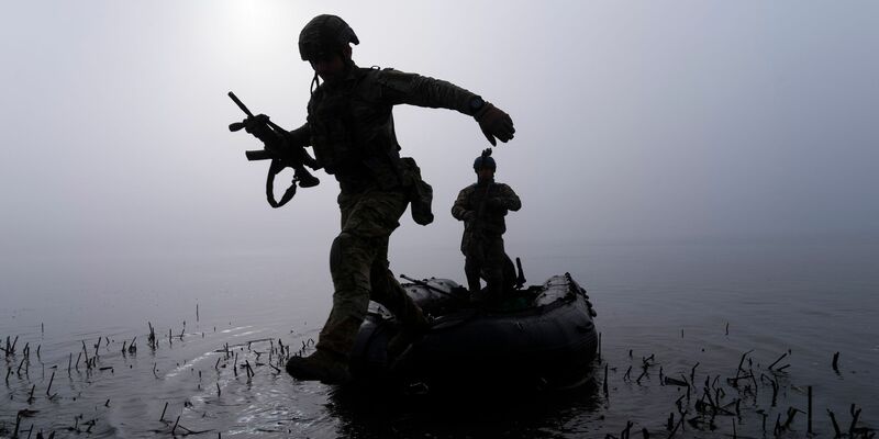 Der Brückenkopf am Dnipro soll viele Tote auf Seiten der Ukrainer gefordert haben. (Archivbild)  - Foto: Mstyslav Chernov/AP/dpa