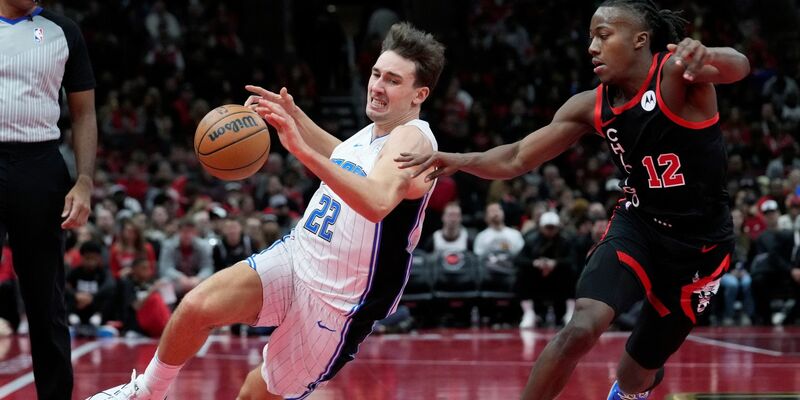 Orlandos Franz Wagner (l) erzielte 21 Punkte gegen die Chicago Bulls. - Foto: Nam Y. Huh/AP