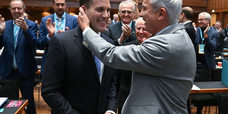 Der Alte und der Neue: Thomas Strobl (r) und sein Nachfolger an der Spitze des CDU-Landesverbands, Manuel Hagel. - Foto: Bernd Weißbrod/dpa