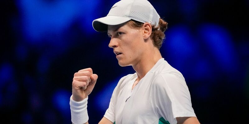 Lokalmatador Jannik Sinner steht bei den ATP-Finals in Turin im Endspiel. - Foto: Antonio Calanni/AP/dpa
