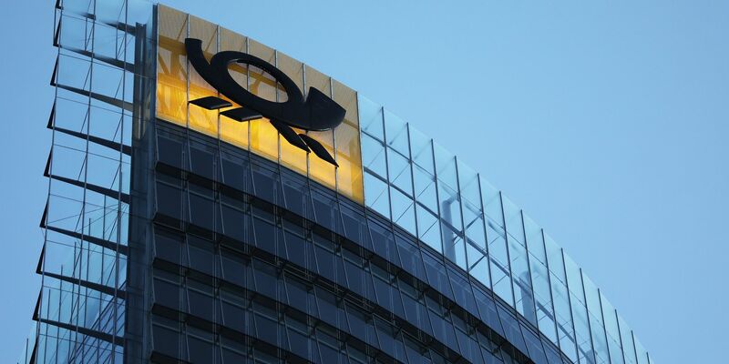 Die Deutsche Post kommt bei der Erfüllung der Filialnetz-Pflicht voran. - Foto: Oliver Berg/dpa