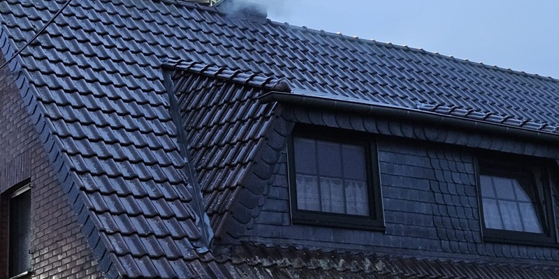 FW Xanten: Kaminbrand in Xanten-Lüttingen - Foto: presseportal.de