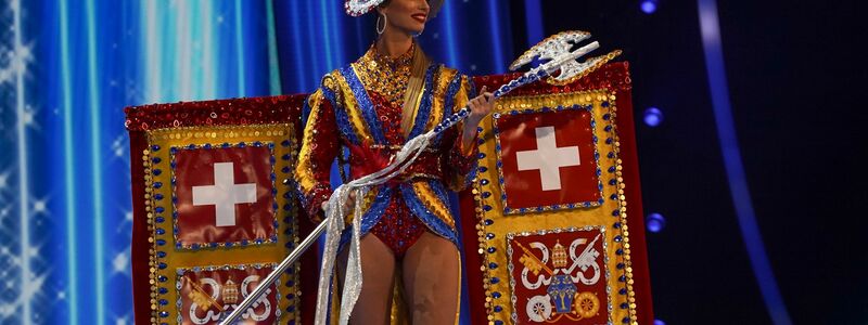 Miss Switzerland Lorena Santen bei der  National Costume Show im Rahmen des 72. Miss Universe-Wettbewerbs in San Salvador. - Foto: Camilo Freedman/dpa