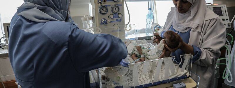 31 frühgeborene Babys sind nach WHO-Angaben auf die Intensivstation der Entbindungsklinik des emiratischen Al-Hilal-Krankenhauses in der südlichen Stadt Rafah gebracht worden. - Foto: Abed Rahim Khatib/dpa