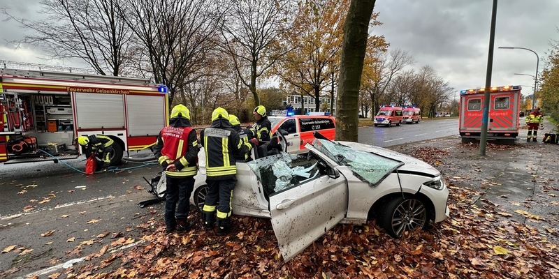 FW-GE: Eingeklemmte Person bei Verkehrsunfall in Heßler - Foto: presseportal.de