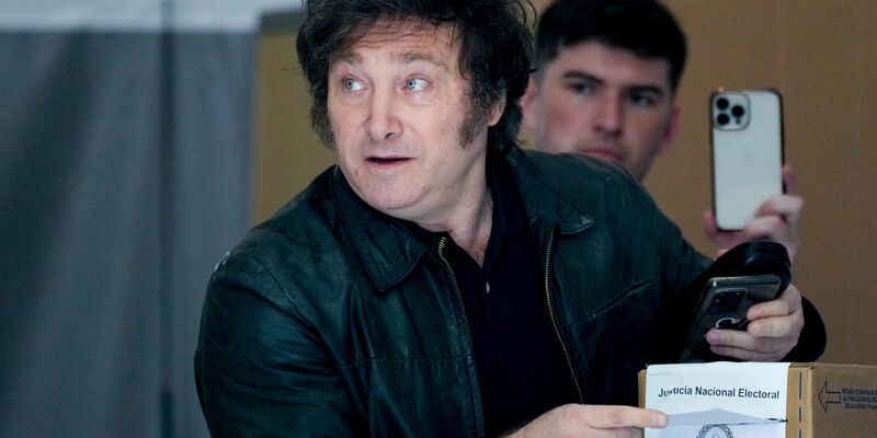 Der argentinische Präsident Javier Milei hatte kürzlich ein Dekret mit insgesamt 30 Maßnahmen unterzeichnet. - Foto: Natacha Pisarenko/AP/dpa