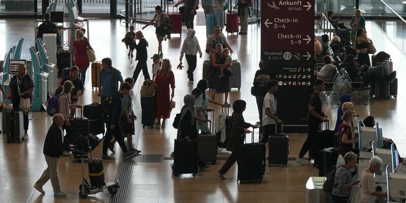 Das Terminal 1 des Flughafens Berlin Brandenburg BER «Willy Brandt». - Foto: Soeren Stache/dpa